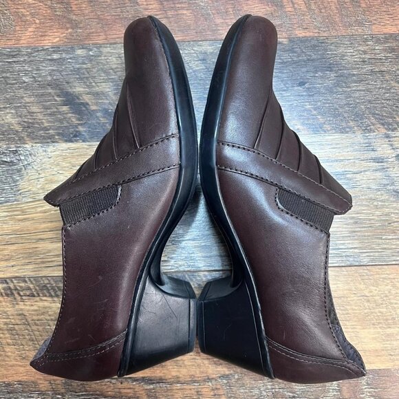 Clarks Women's Brown Leather Slip On Casual Round Shoes Size 8M - Picture 6 of 8